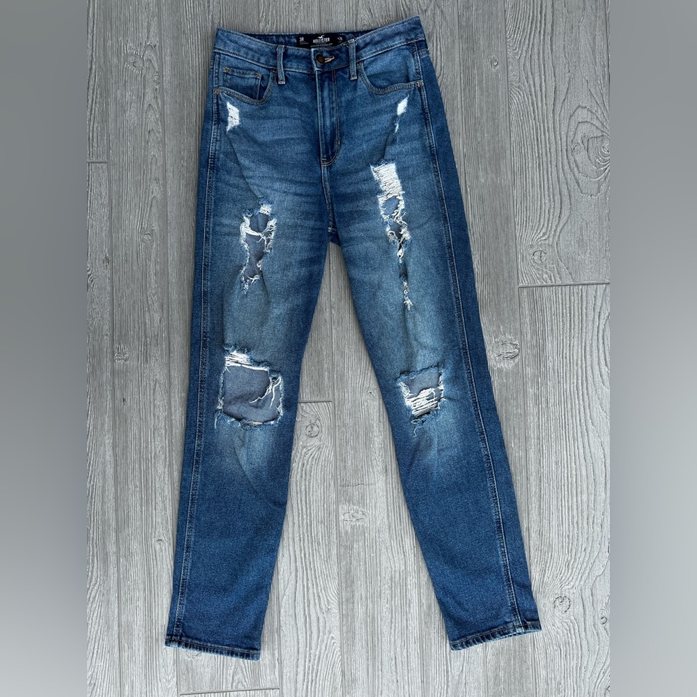 Hollister Ultra High Rise Distressed Mom Jean Size 26